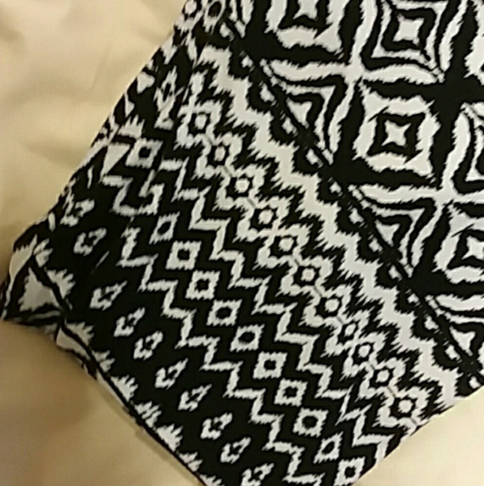 Aztec Leggings that are extremely bold in design and features and very stretchy - Picture 3 of 3